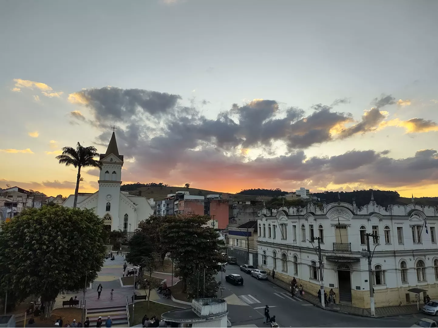 Passagem de frente fria causa leve queda nas temperaturas neste final de semana